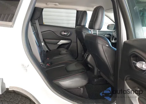 2017 Jeep Cherokee Trailhawk 4X4 from USA, damaged, VIN 1C4PJMBS6HW615579